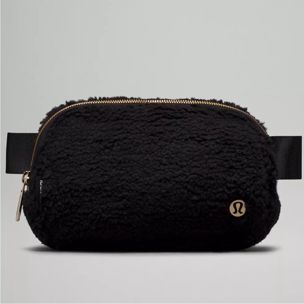 LULULEMON Everywhere Fleece 1L belt bag